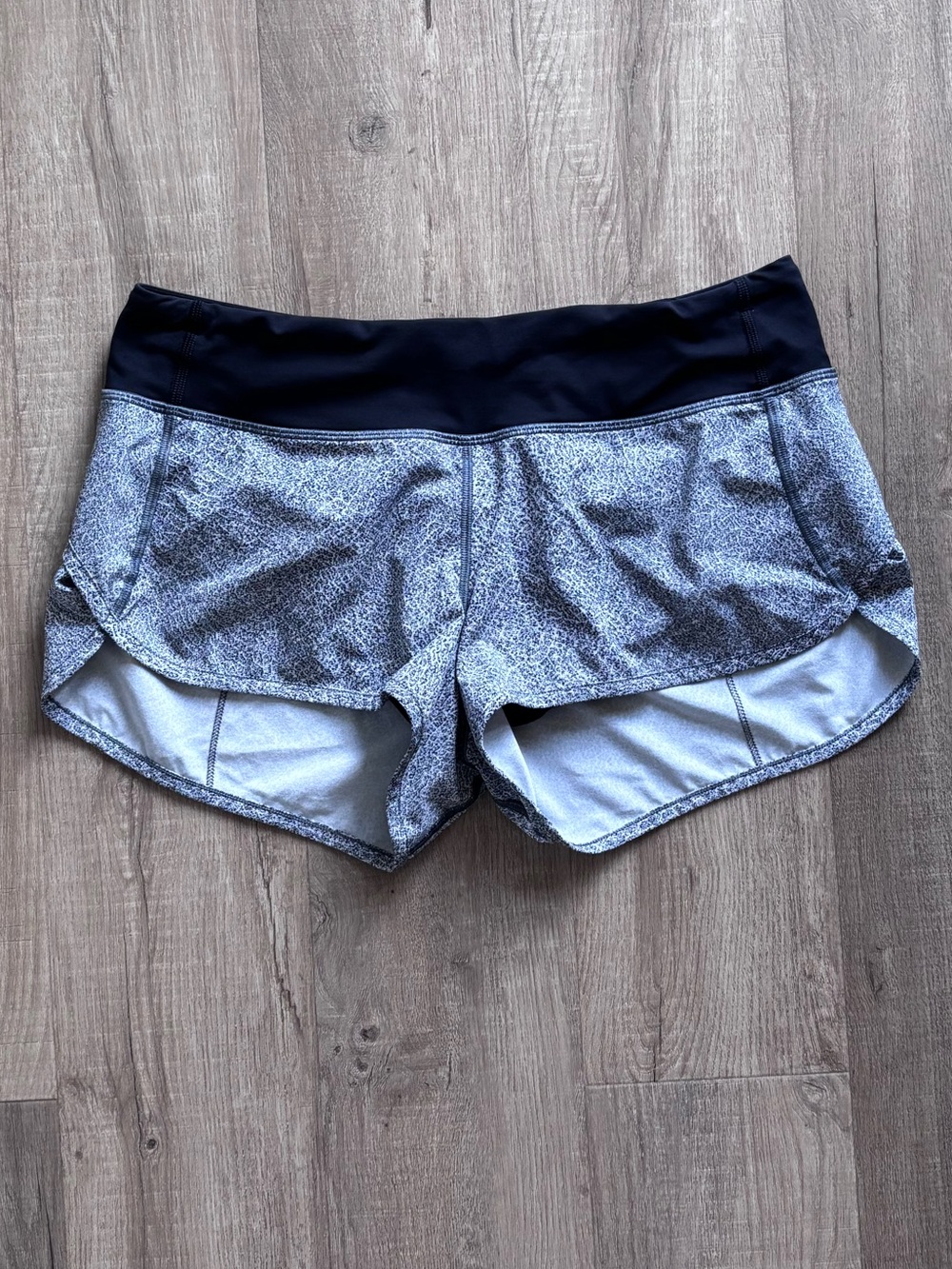 Lululemon Speed Short (2.5") - Fractal Alpine White Black / Black